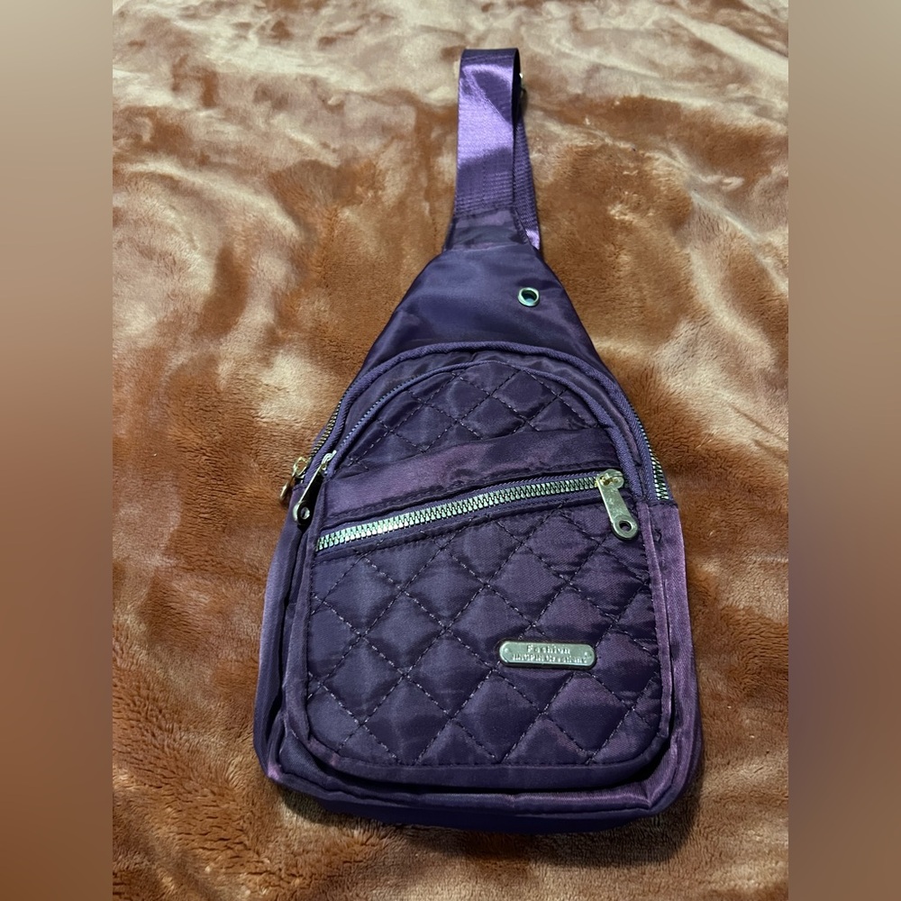 Quilted Sling Bag ✨NWOT✨